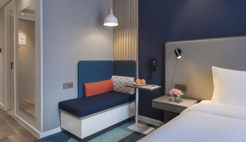 Standard Room, 1 King Bed