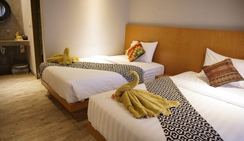 Deluxe Twin Room with Swimming Pool Access