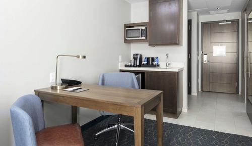 Studio Suite, 1 King Bed, Non Smoking (Transfer Shower)