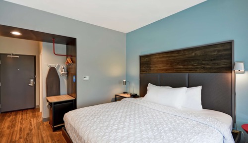 Room, 1 King Bed, Accessible, Bathtub