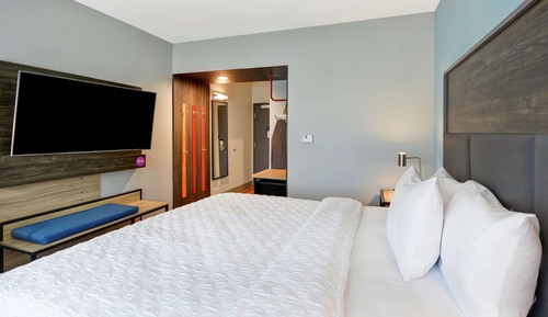 Room, 1 King Bed, Accessible (Hearing)