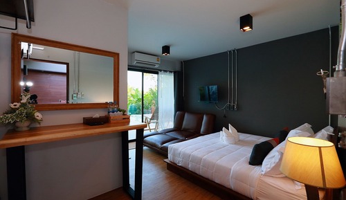 Pool Access Room (1)
