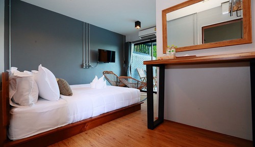 Pool Access Room (2)