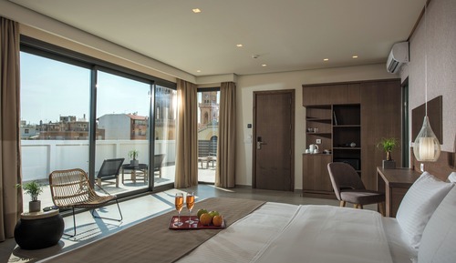 Junior Suite with Outdoor Jetted Tub and Side Sea View