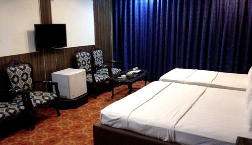 Family Suite, 1 Large Twin Bed, Smoking