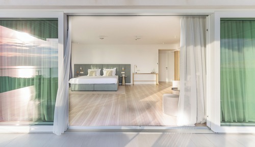Panoramic Suite with Balcony and Whirpool