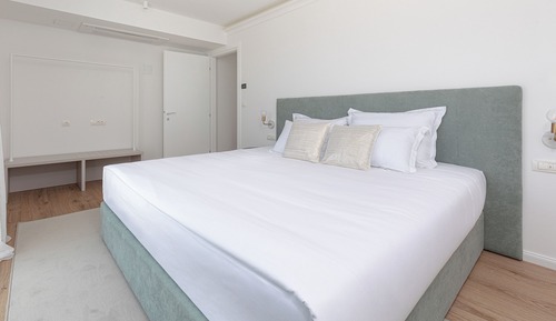 Royal Suite with Sea View and Balcony