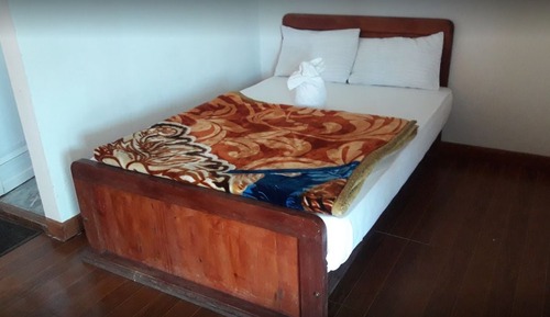 Standard Studio, Multiple Beds, Non Smoking, Mountain View