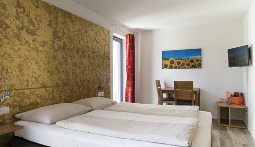 Classic Double Room, 1 Queen Bed, Courtyard View
