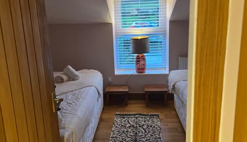 Deluxe Cottage, Private Bathroom, Mountain View (No 3 Wilsons Cottage)