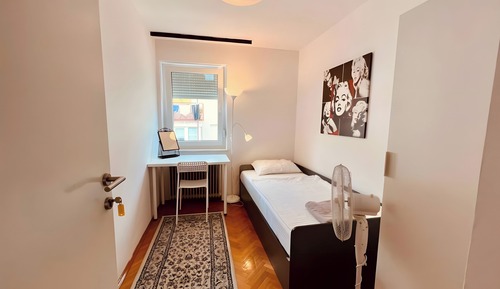 Standard Twin Room, 2 Twin Beds, Shared Bathroom