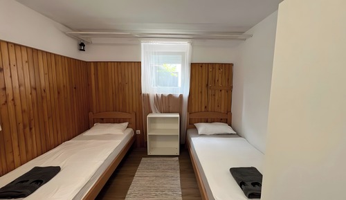 Standard Triple Room, 3 Twin Beds, Shared Bathroom