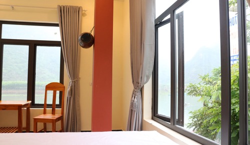 Deluxe Double Room, River & Mountain View