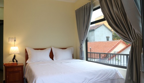 Deluxe Double Room, Balcony, River & Moutain View 