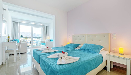 Comfort Quadruple room By the Pool