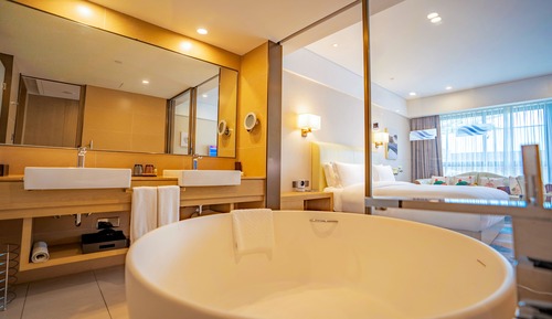 Room, 1 King Bed, Courtyard View
