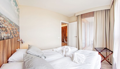 Apartment, River View (214a)