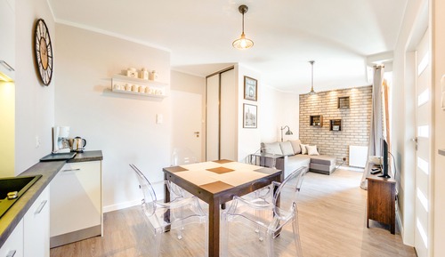 Apartment (219b)