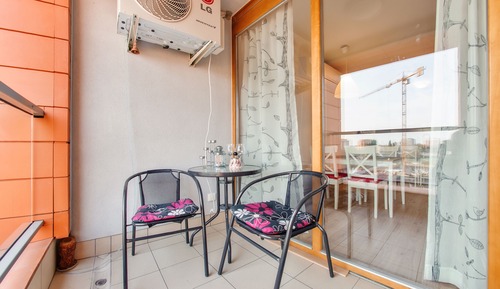 Apartment (212)