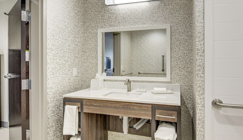 Suite, 1 King Bed, Accessible, Bathtub (Mobility & Hearing)