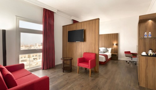 Suite, 1 Queen Bed, Smoking
