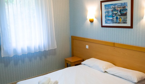 Room, 3 Bedrooms, Connecting Rooms