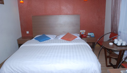 Comfort Room, 1 Queen Bed