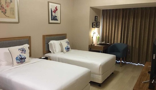 Deluxe Family Suite,2 Queen Bed/1Queen Bed & Twin Bed