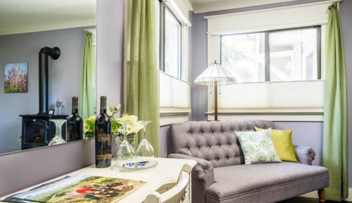 Lavender (Deluxe Room, Private Bathroom, Mountain View)