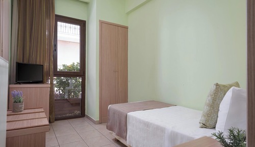 Triple Room, Connecting Rooms