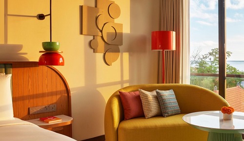 Room, 1 King Bed (Neighborhood View)