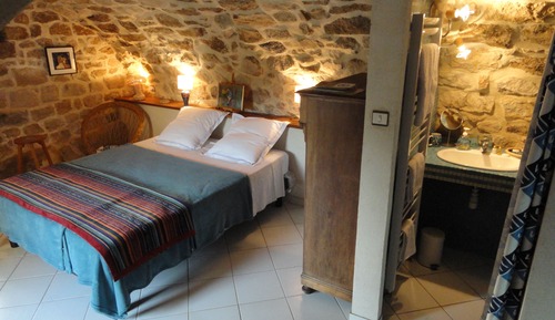 Comfort Suite, 2 Bedrooms, 2 Bathrooms (2 bedrooms  equals  rate for 4 people)