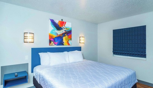 Suite, 1 Queen Bed with Sofa bed, Non Smoking (Efficiency)