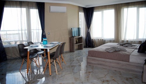 Studio, Sea View