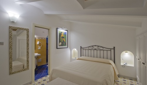 Deluxe Double room with Extra Bed