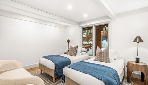 Luxury Condo, 2 Bedrooms, Balcony, River View (CEC 20)