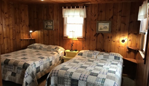 Classic Cabin, 2 Double Beds, Refrigerator & Microwave (Cabin 2)