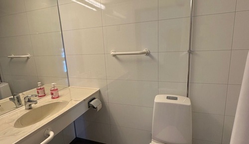 Single Room, Mountain View