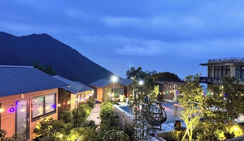 Junior Bungalow, 1 King Bed, Private Bathroom, Garden View