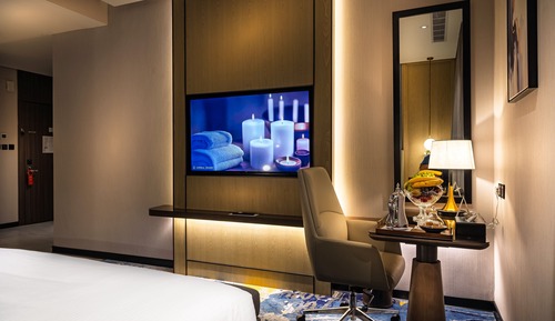 Deluxe King Room