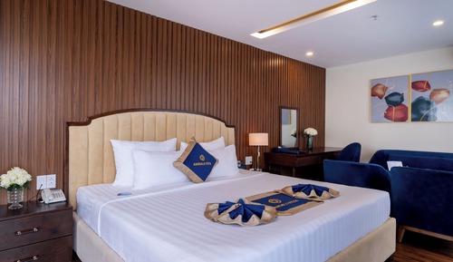 Premium Double Room, 1 King Bed, Balcony, City View