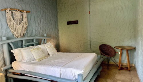 Room, Garden View