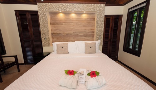 Crocodile - WITH PRIVATE POOL IN THE ROOM