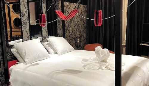 Romantic Room, City View