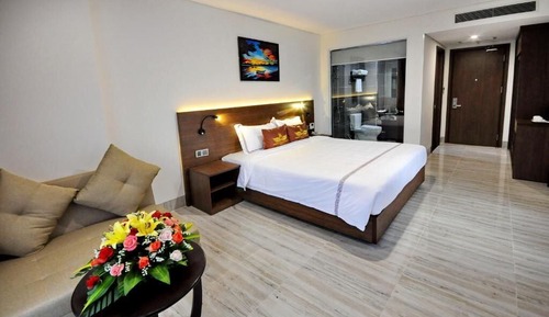 Junior Studio Suite, Balcony, Garden View