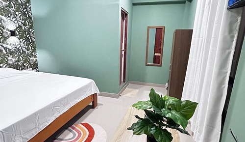 Comfort Room, 1 King Bed, Pool View