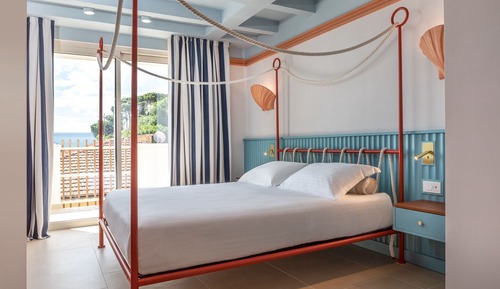 Suite, Sea View