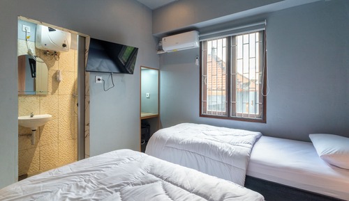 Standard Twin Room