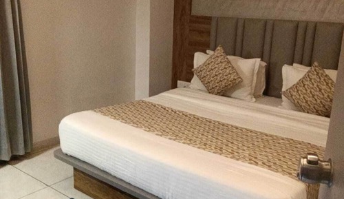 Deluxe Room, City View