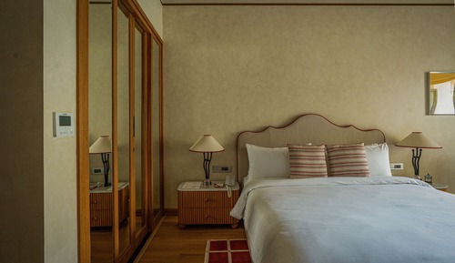 Reserve Room